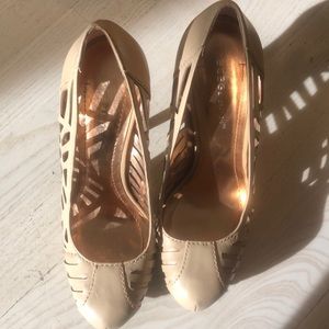 BCBGeneration laser cut platform pumps